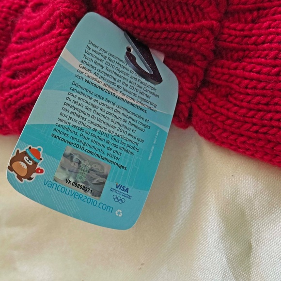 OLYMPICS OFFICIAL VANCOUVER 2010 MITTENS, RED MAPLE LEAF, YOUTH ONE SIZE, GENUIN - Picture 2 of 5